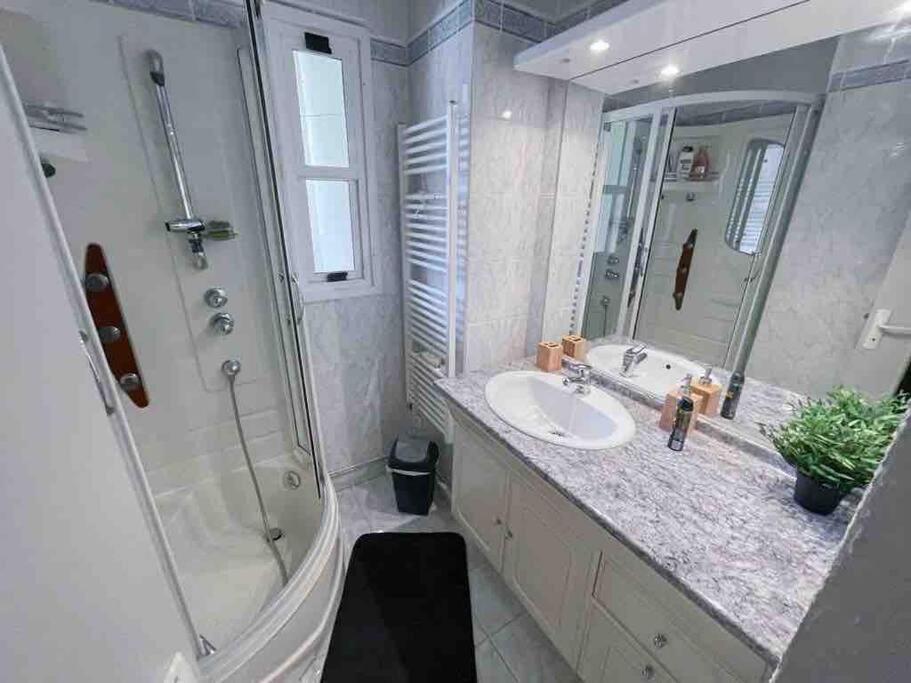 Appartement Spacieux Avec Parking Gratuit Sète Eksteriør billede